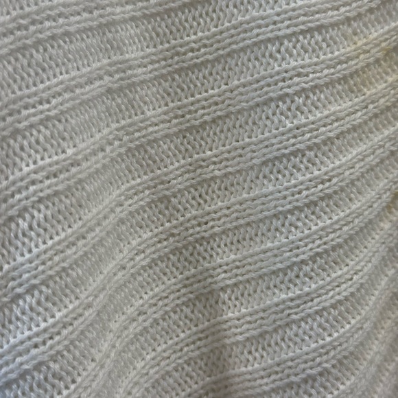 Chic White Fringe Poncho - Picture 6 of 7